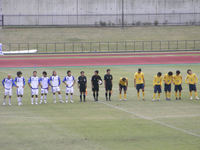 試合終了後の両チームの選手たち