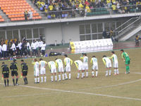 試合終了後の整列をする選手たち