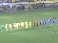 試合終了後の整列をする選手たち