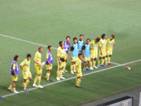 試合終了後の挨拶をする選手たち