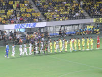 試合前の両チーム選手たち