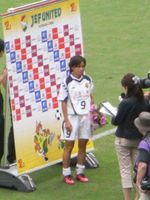 インタビューを受ける川澄