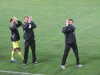 試合後の挨拶をする、オーロイ、ゲッセル