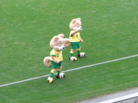 バックスタンドで手を振るジェフィ&ユニティ