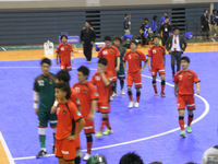 試合後に挨拶にきた浦安の選手たち