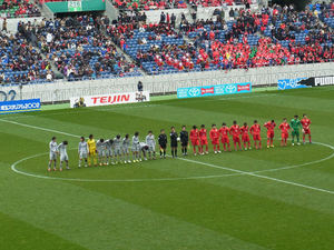 試合終了後の大分、浦和東の選手整列