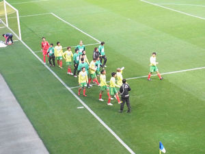 アウェイ側ゴール裏で挨拶を終えた選手たち