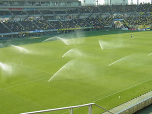 フクアリ散水中