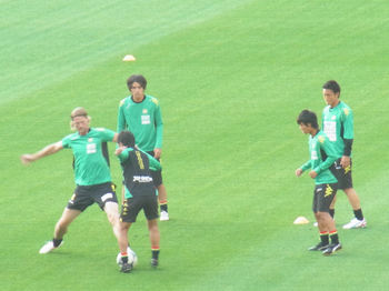 試合前のピッチ練習 サブ組