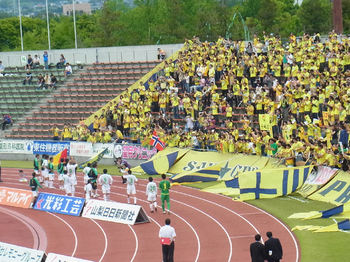 ゴール裏に挨拶にきた選手たち