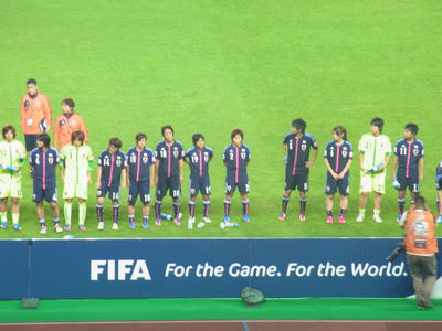 バックスタンドに挨拶にきた選手たち