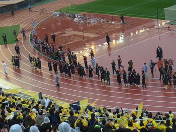 ゴール裏で挨拶をする選手たち