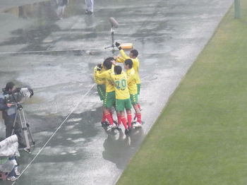 戸島のゴールの直後。