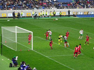 三國のヘディングシュート