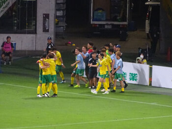 新明のゴール後