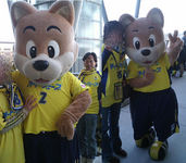 コンコースを歩いていた、ジェフィ＆ユニティ