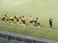 試合後バックスタンドで挨拶する選手達