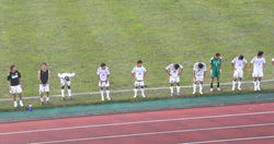 試合終了後にバックスタンドで挨拶