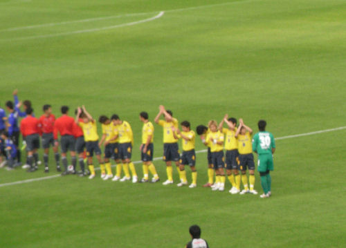 試合前の整列をするジェフの選手達 試合前の整列をするジェフの選手達