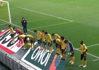 試合終了後の挨拶をする選手達