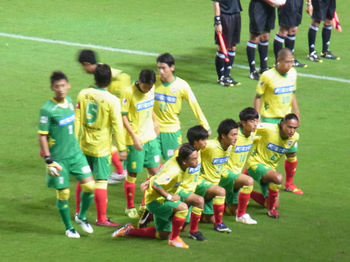 試合前の記念撮影崩れ