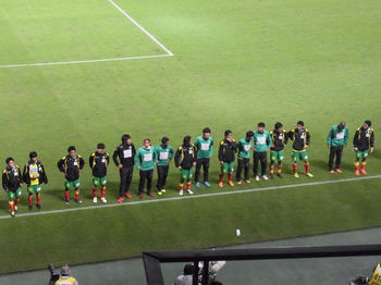 試合終了後の挨拶をする選手たち