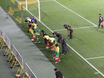 試合終了後の挨拶をする選手たち