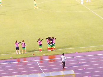 安齋のゴール直後ベンチに駆け寄る