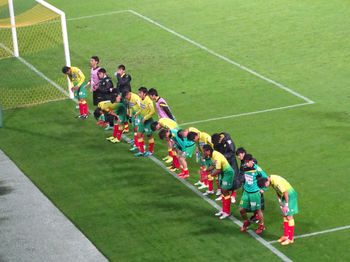 試合後の挨拶をする選手たち