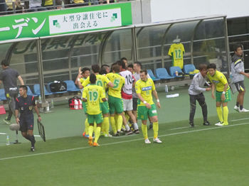 井出のゴール直後