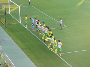 試合後の挨拶をする選手たち