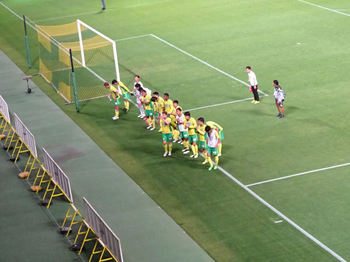 試合後にスタンドに挨拶