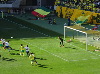 イのヘディング