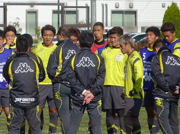 指示を出すエスナイデル新監督 その2